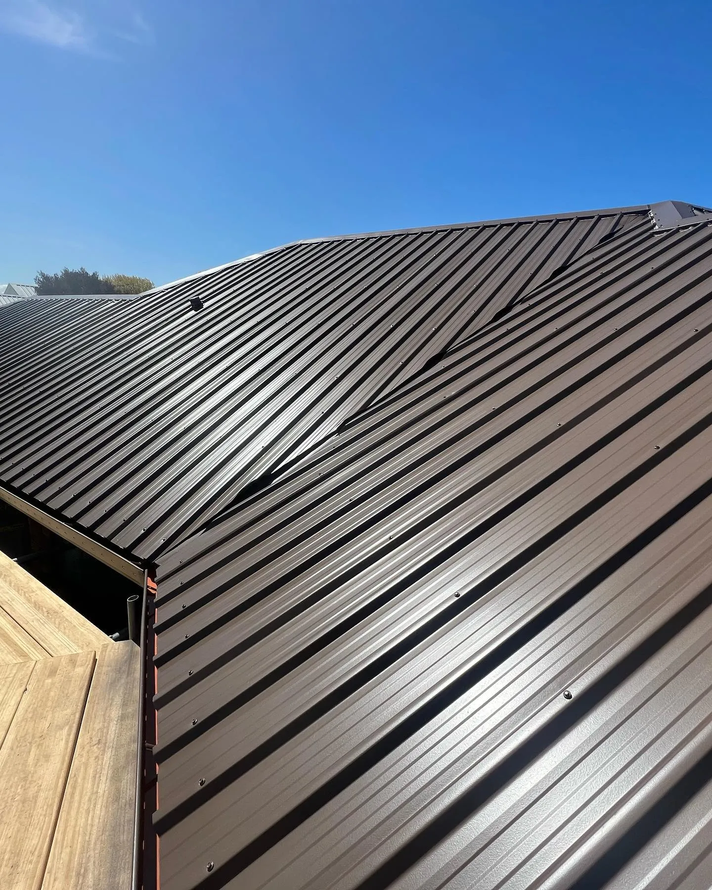 Protective colour coating application on a roof